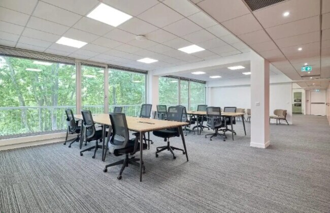 Plus de détails pour 47 Quai Du President Carnot, Saint-Cloud - Coworking à louer