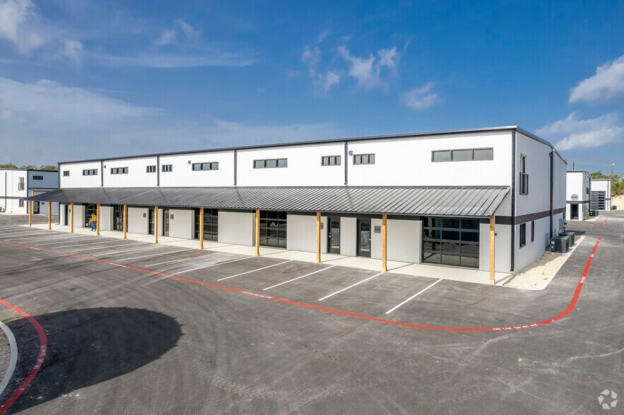 529 SH 46 E, Boerne, TX à louer - Photo de l’immeuble – Image 3 sur 14