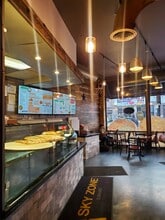 2557 N Halsted St, Chicago, IL à louer Photo intérieure– Image 2 sur 6