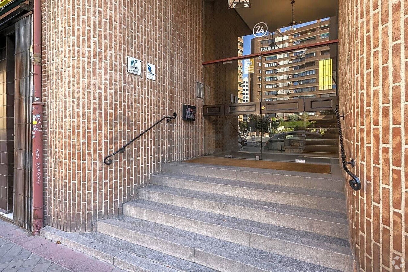 Madrid, MAD 28016 - Lot Puerta 02, Esc. 1, M -  - Photo intérieure - Image 1 of 17