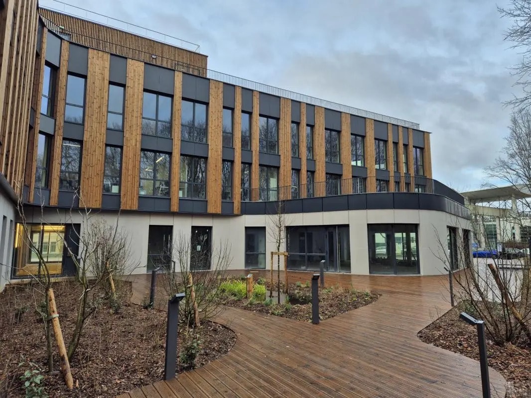 4 Rue Alfred Nobel, Champs-sur-Marne à louer Photo principale– Image 1 sur 14