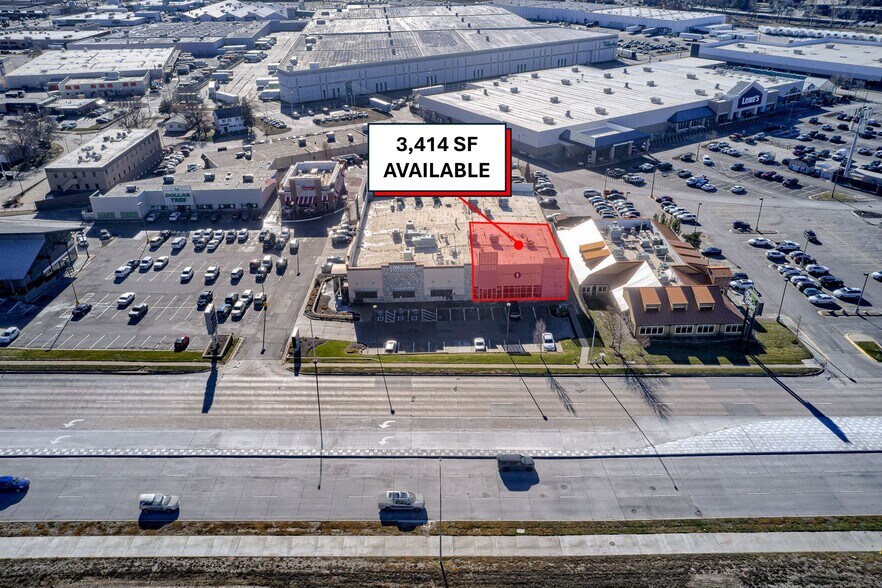 7425 Dodge St, Omaha, NE à louer - Photo de l’immeuble – Image 2 sur 8
