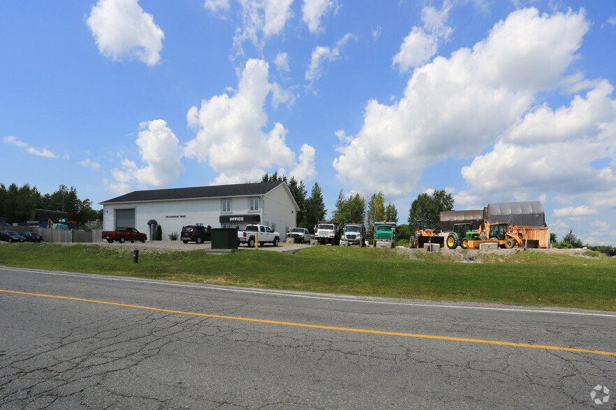 218 Lockhart Rd, Barrie, ON à vendre - Photo de l’immeuble – Image 2 sur 2