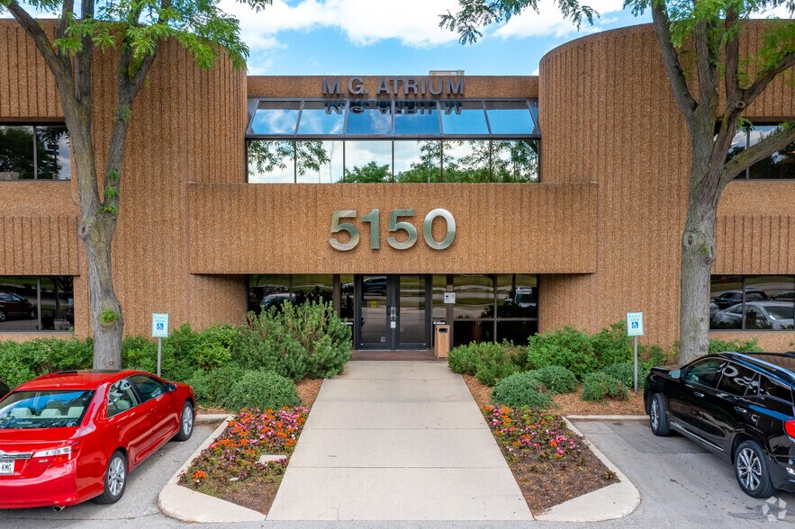 5150 N Port Washington Rd, Glendale, WI à louer - Photo de l’immeuble – Image 3 sur 7