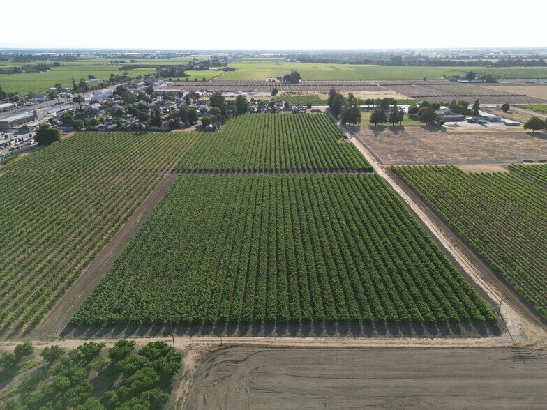 17490 N Bruella Rd, Lodi, CA à vendre - Photo de l’immeuble – Image 1 sur 11