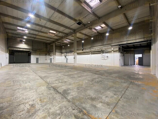 Plus de détails pour Local d'activités à louer