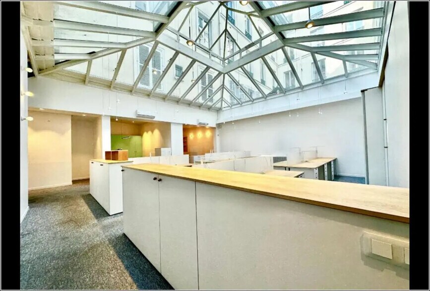 Bureau dans Paris à louer - Photo de l’immeuble – Image 2 sur 24