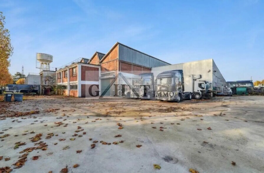 Bureau dans Villeneuve-la-Garenne à louer - Photo de l’immeuble – Image 2 sur 3