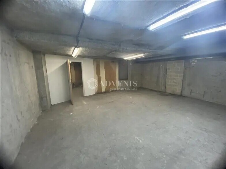 Local d’activités dans Maisons-Alfort à louer - Photo de l’immeuble – Image 2 sur 6