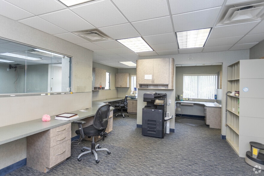 55 Veterans Memorial Hwy, Commack, NY à louer - Photo intérieure – Image 3 sur 47