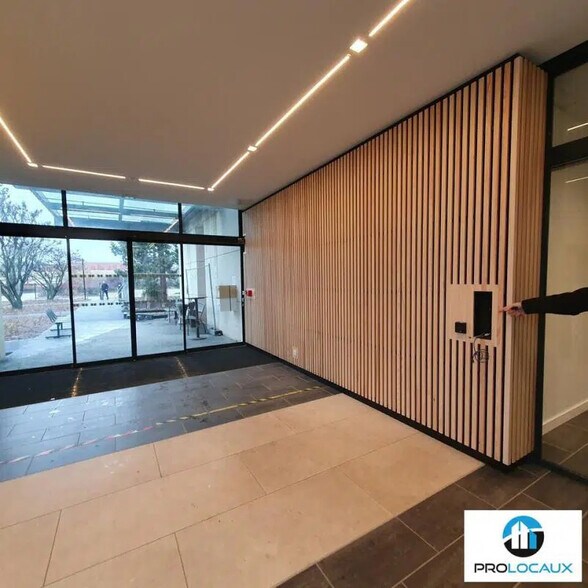 Bureau dans Eybens à louer - Photo de l’immeuble – Image 2 sur 12