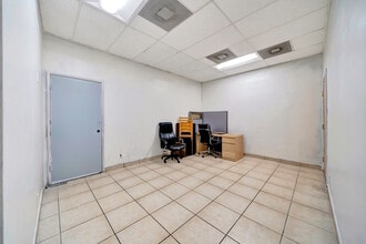 14416 Victory Blvd, Van Nuys, CA à louer Photo intérieure– Image 2 sur 5