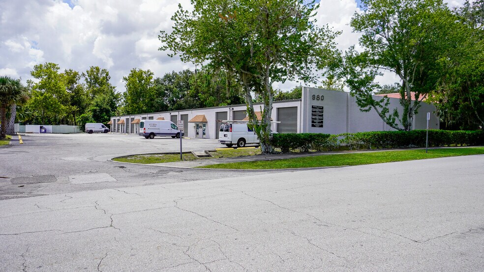 970 Sunshine Ln, Altamonte Springs, FL à louer - Photo de l’immeuble – Image 2 sur 13