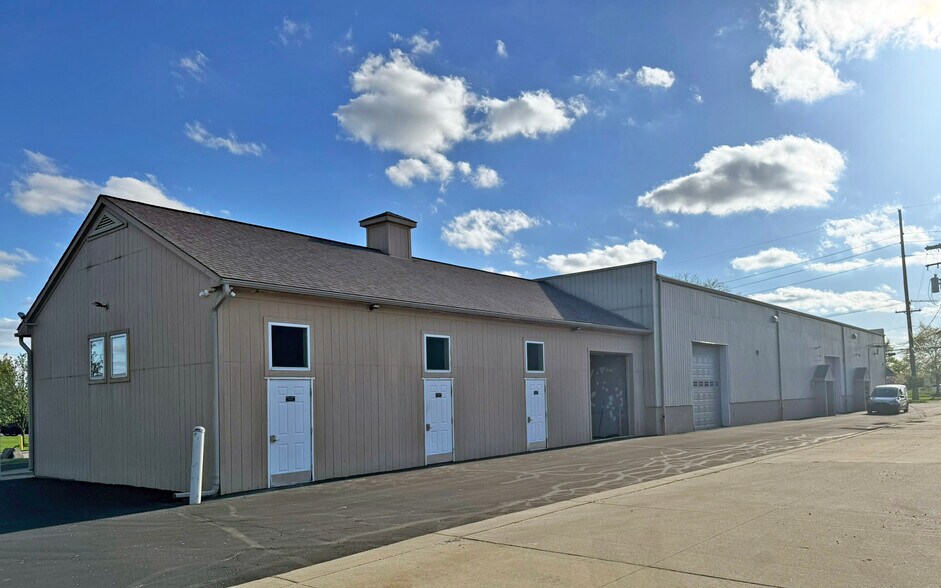 1438 N Crooks Rd, Clawson, MI à vendre - Photo de l’immeuble – Image 3 sur 9