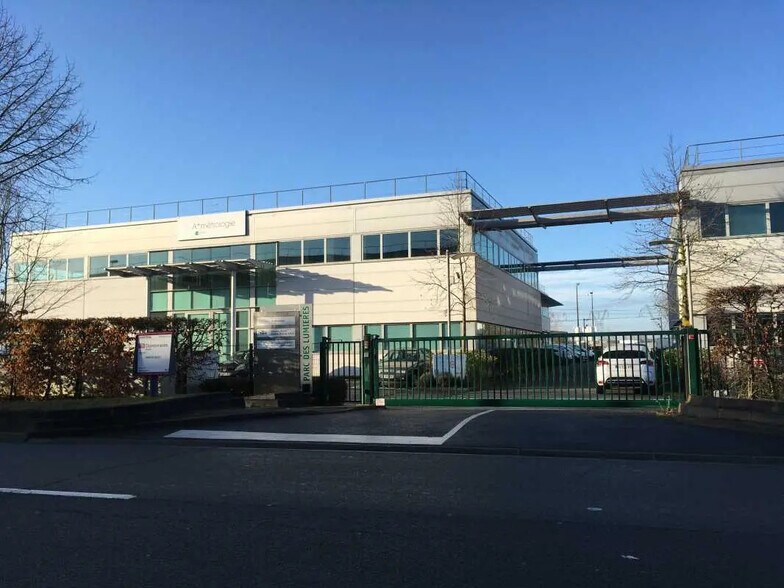 Bureau dans Roissy-en-France à louer - Photo de l’immeuble – Image 1 sur 8