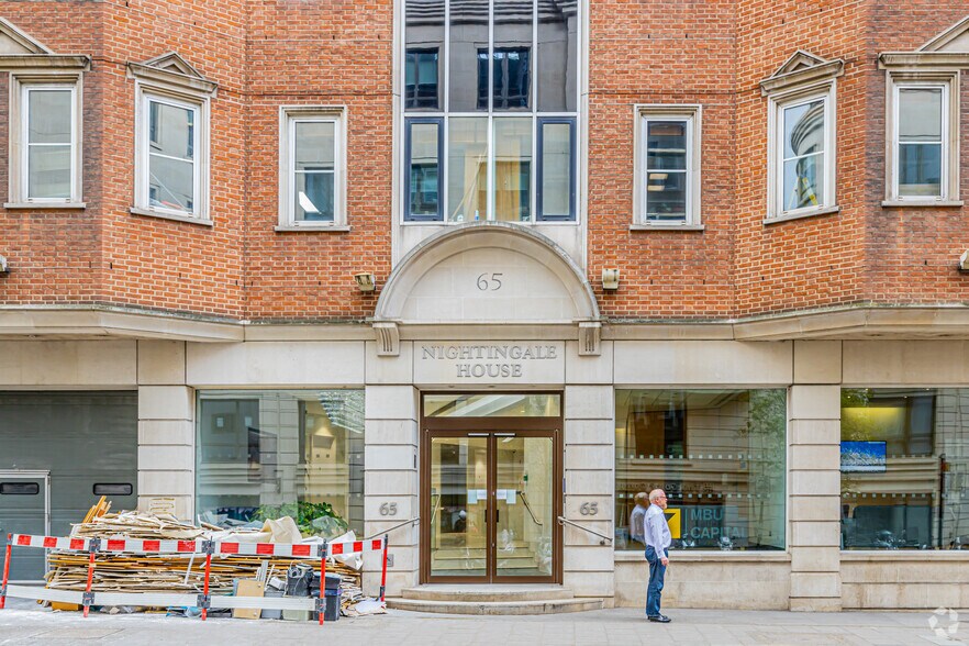 65 Curzon St, Londres à louer - Photo de l’immeuble – Image 2 sur 3