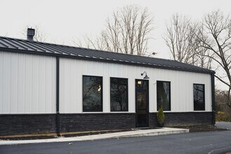 4430 W Jonathan Moore Pike, Columbus, IN à louer Photo intérieure– Image 2 sur 15