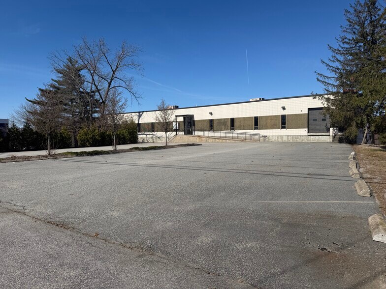 144 Bignall St, Warwick, RI à louer - Photo de l’immeuble – Image 3 sur 3
