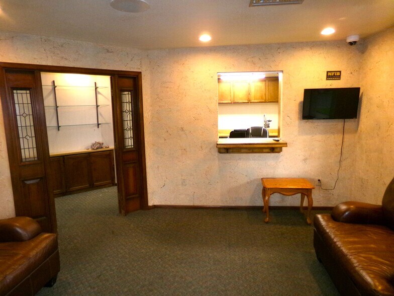 602 E Caroline St, Carson City, NV à vendre - Photo de l’immeuble – Image 3 sur 13