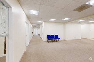 5 Cherry Hill Dr, Danvers, MA à louer Numérisation 3D Matterport– Image 1 sur 9