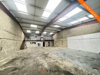 Plus de détails pour Local d'activités à louer