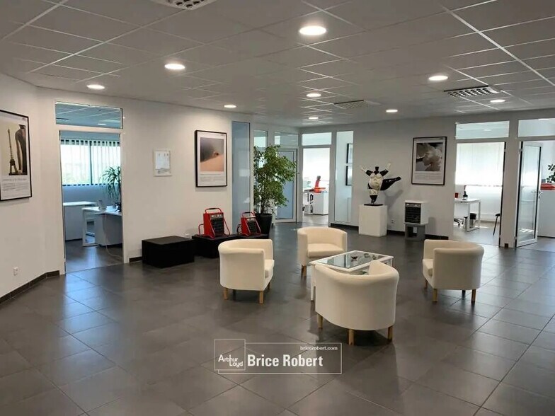 Bureau dans Pommiers à louer - Photo de l’immeuble – Image 2 sur 23