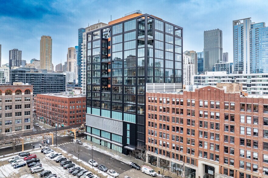 311 W Huron St, Chicago, IL à louer - Photo de l’immeuble – Image 2 sur 12