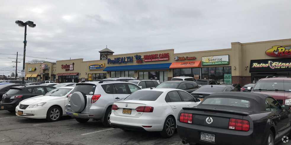 131 W Sunrise Hwy, Freeport, NY à louer - Photo de l’immeuble – Image 3 sur 5