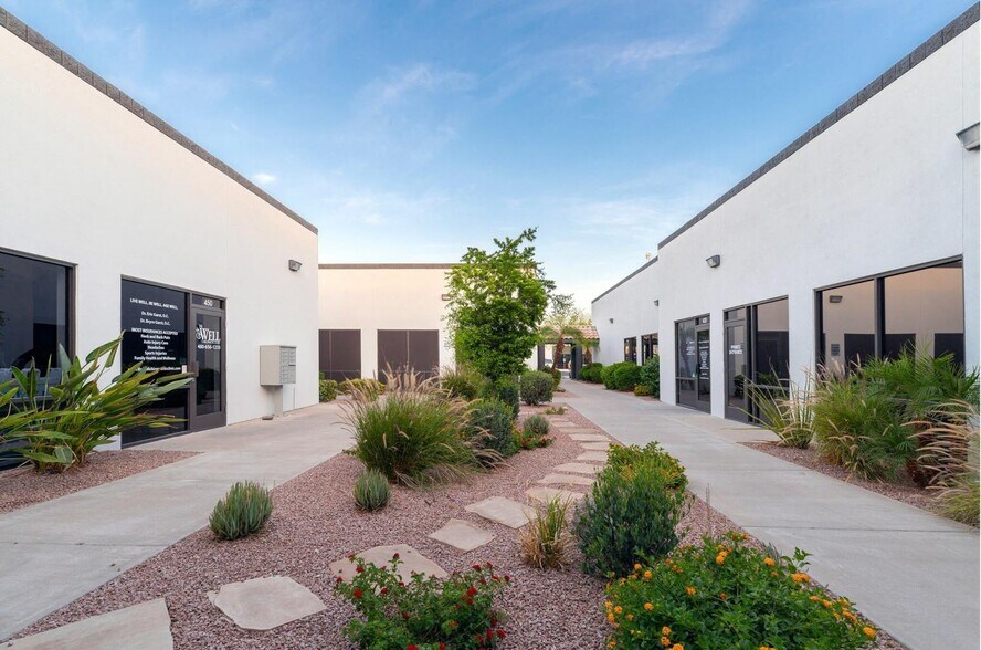 2451 E Baseline Rd, Gilbert, AZ à louer - Photo de l’immeuble – Image 3 sur 5