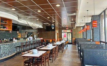 32821 Grand River Ave, Farmington Hills, MI à vendre Photo intérieure– Image 2 sur 9