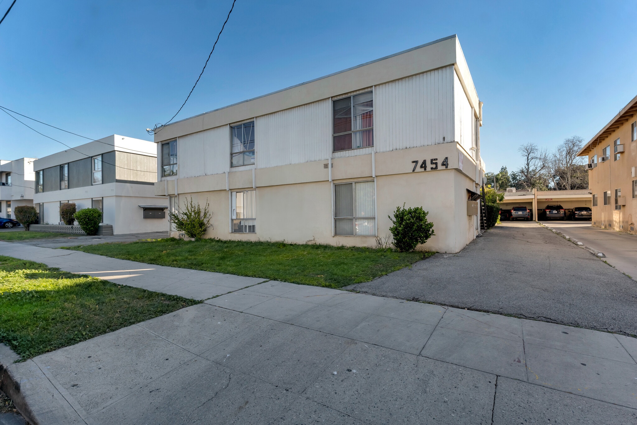 7454 Canby Ave, Reseda, CA à vendre Photo principale– Image 1 sur 16