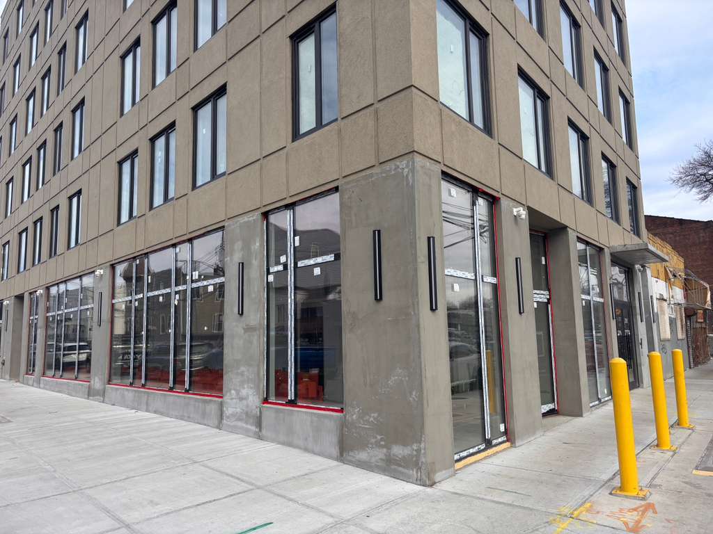 3051 Atlantic Ave, Brooklyn, NY à louer Photo principale– Image 1 sur 5