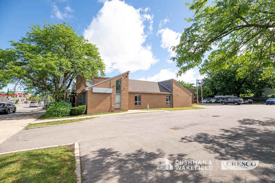 2323 Lee Rd, Cleveland Heights, OH à louer - Photo de l’immeuble – Image 2 sur 17