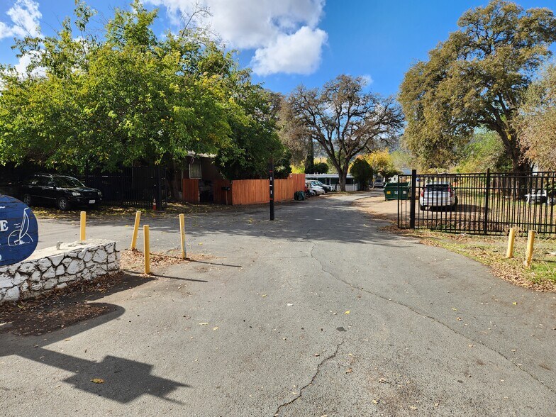 5645 Old Highway 53, Clearlake, CA à vendre - Photo principale – Image 1 sur 25