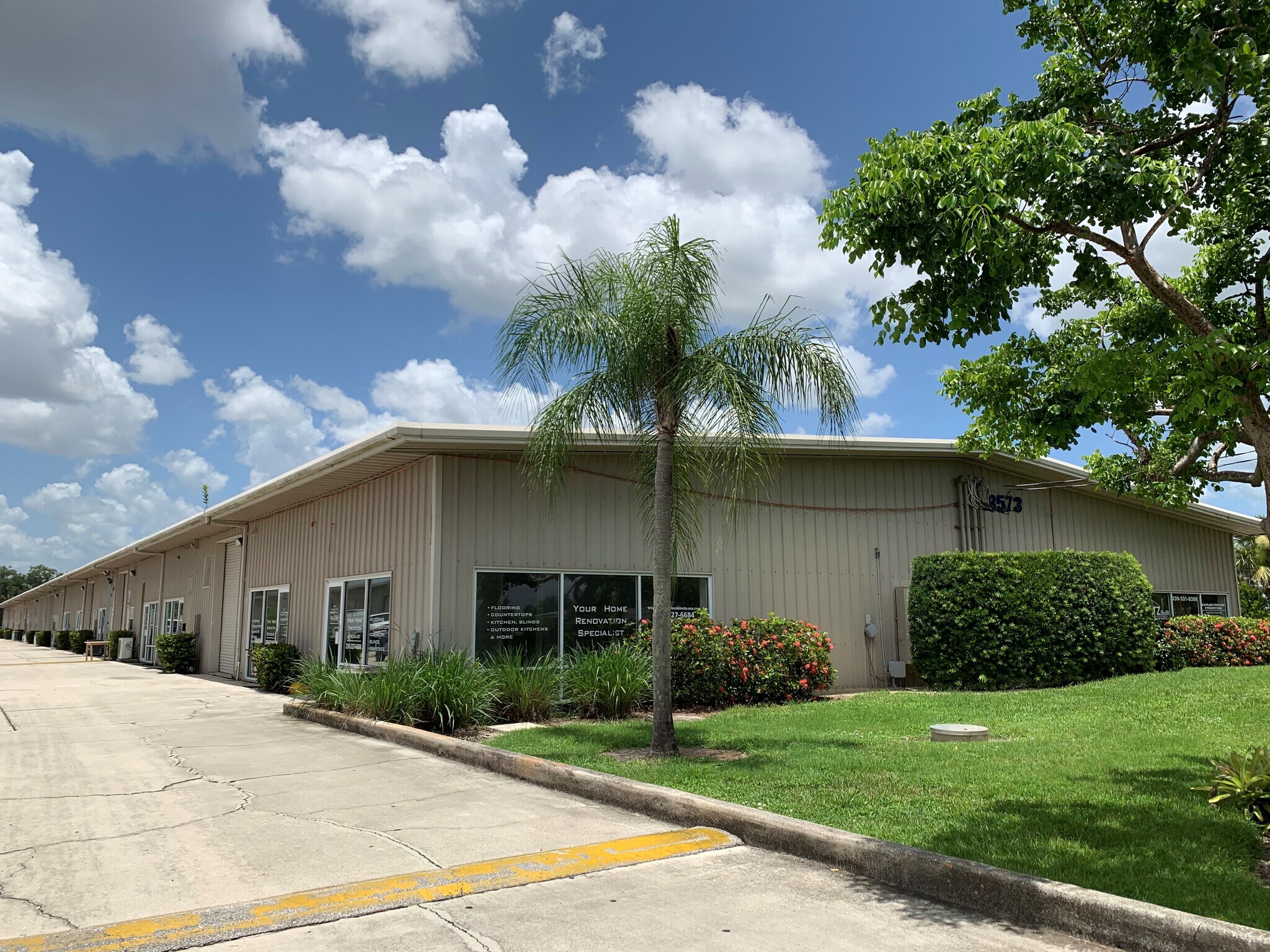 3573 Enterprise Ave, Naples, FL à louer Photo principale– Image 1 sur 7