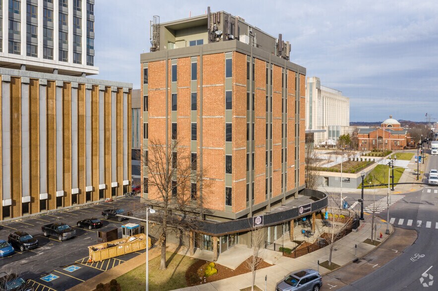 300 James Robertson Pky, Nashville, TN à louer - Photo de l’immeuble – Image 3 sur 18
