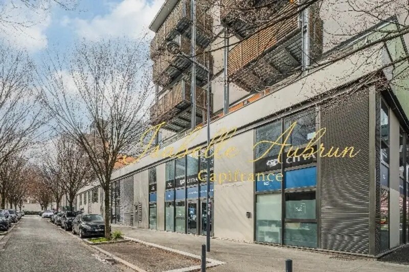 Local d’activités dans Grenoble à louer - Photo de l’immeuble – Image 1 sur 7