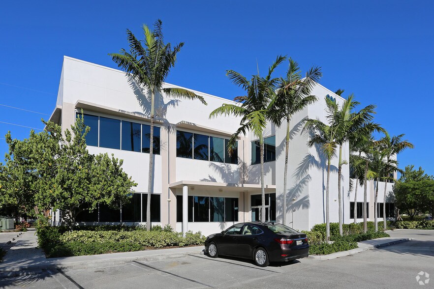 900 NW 17th Ave, Delray Beach, FL à vendre - Photo de l’immeuble – Image 1 sur 47