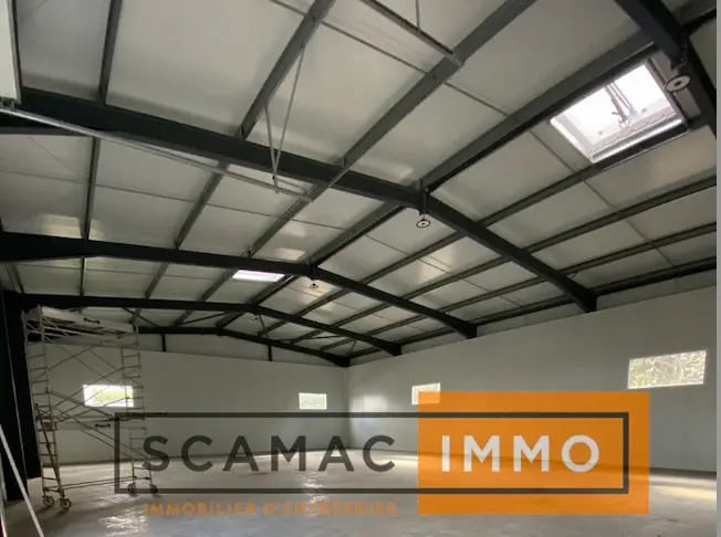 Industriel/Logistique dans Plan-d'Orgon à louer Photo intérieure– Image 1 sur 5