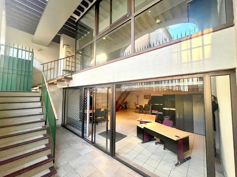 Bureau dans Saint-Germain-en-Laye à vendre - Photo intérieure – Image 2 sur 8