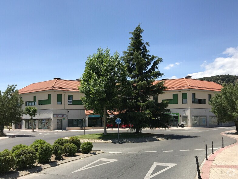 Avenida Marqués de Santillana, 18, Moralzarzal, Madrid à vendre - Photo principale – Image 1 sur 2