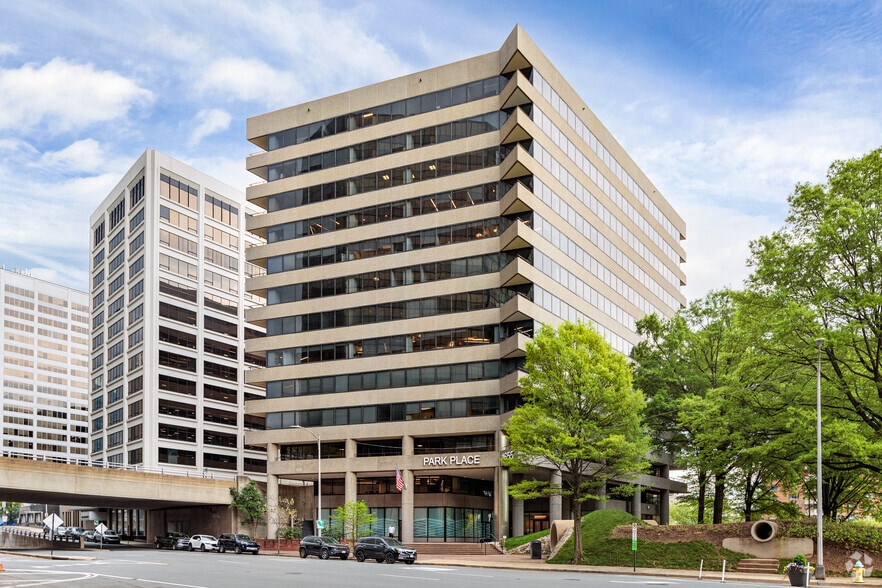 1655 Fort Myer Dr, Arlington, VA à louer - Photo de l’immeuble – Image 1 sur 36