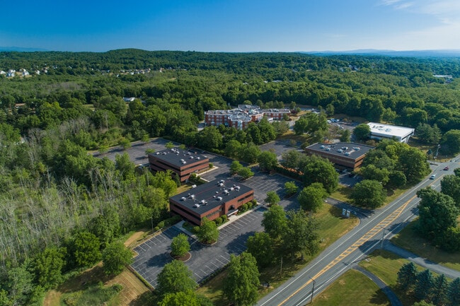 Plus de détails pour 1 Summit Ct, Fishkill, NY - Bureau à louer