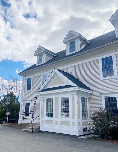 84 W Broadway, Derry, NH à louer - Photo de l’immeuble – Image 2 sur 6