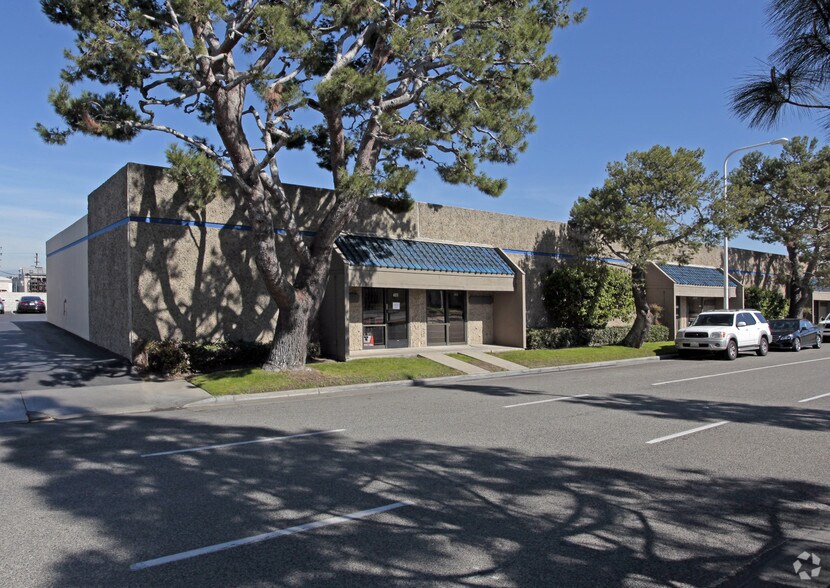 421-433 E Columbine Ave, Santa Ana, CA à louer - Photo de l’immeuble – Image 2 sur 3