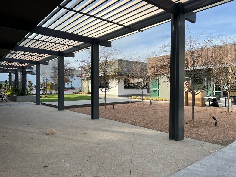 5455 Belt Line Rd, Dallas, TX à louer - Photo de l’immeuble – Image 3 sur 5