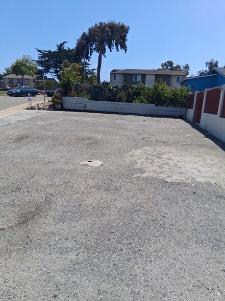 2085 Park Pl, Seaside, CA à louer - Photo principale – Image 1 sur 4