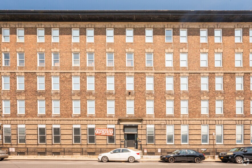 550-560 Barry St, Bronx, NY à vendre - Photo de l’immeuble – Image 3 sur 16