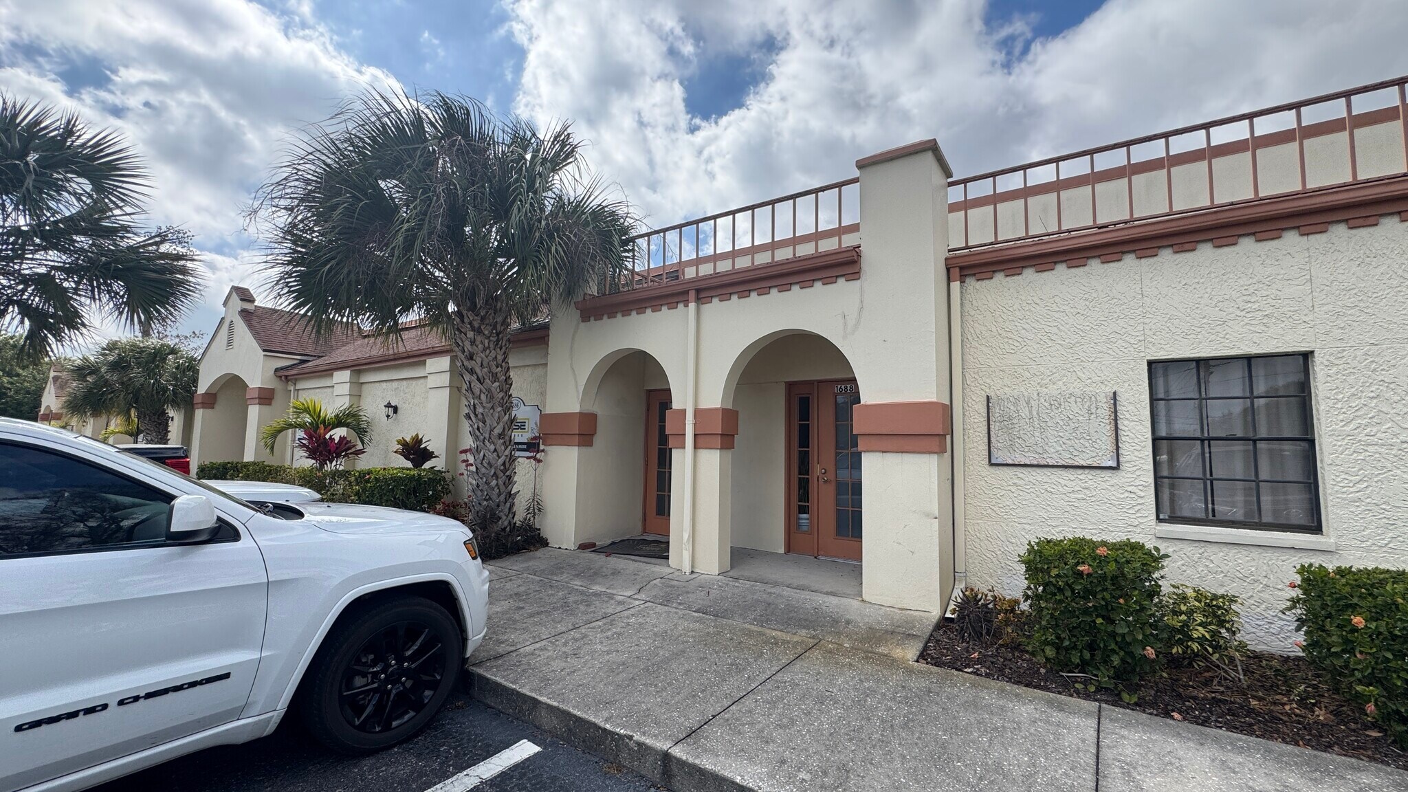 1684 N Belcher Rd, Clearwater, FL à louer Photo de l’immeuble– Image 1 sur 7