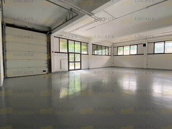 Plus de détails pour Local d'activités à louer